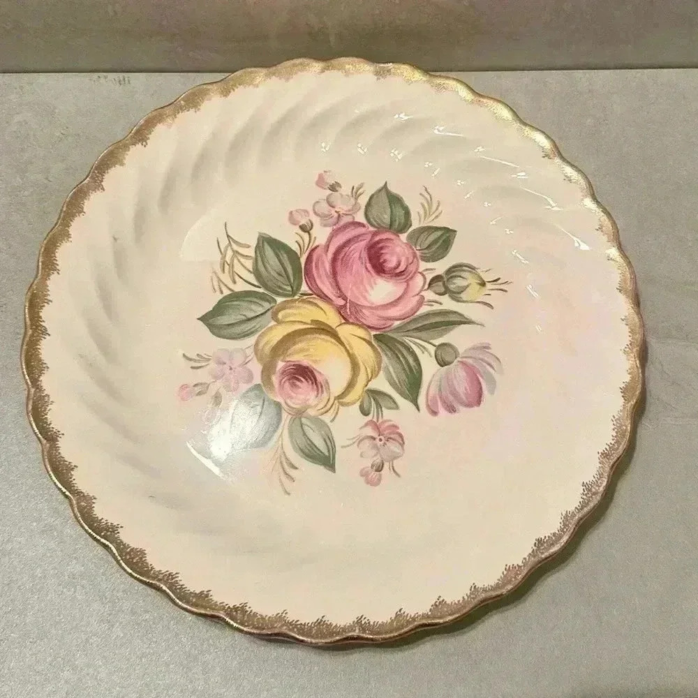 Vintage Royal China Warranted 22 Karat Gold QUBAN ROYAL 10.5” Dinner Plate
